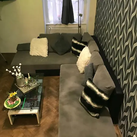 Feel Different * Budapeşte