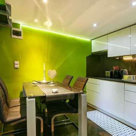 Feel Different Daire