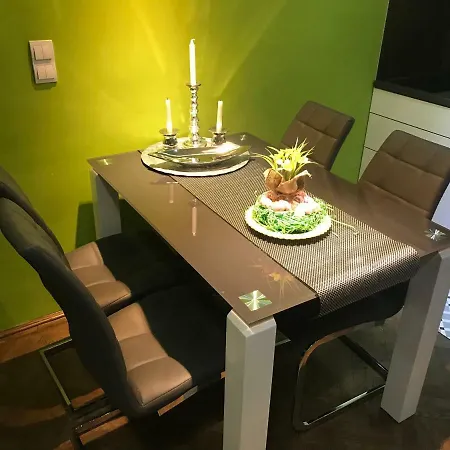 Feel Different * Budapesta