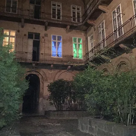 Feel Different * Budapešť